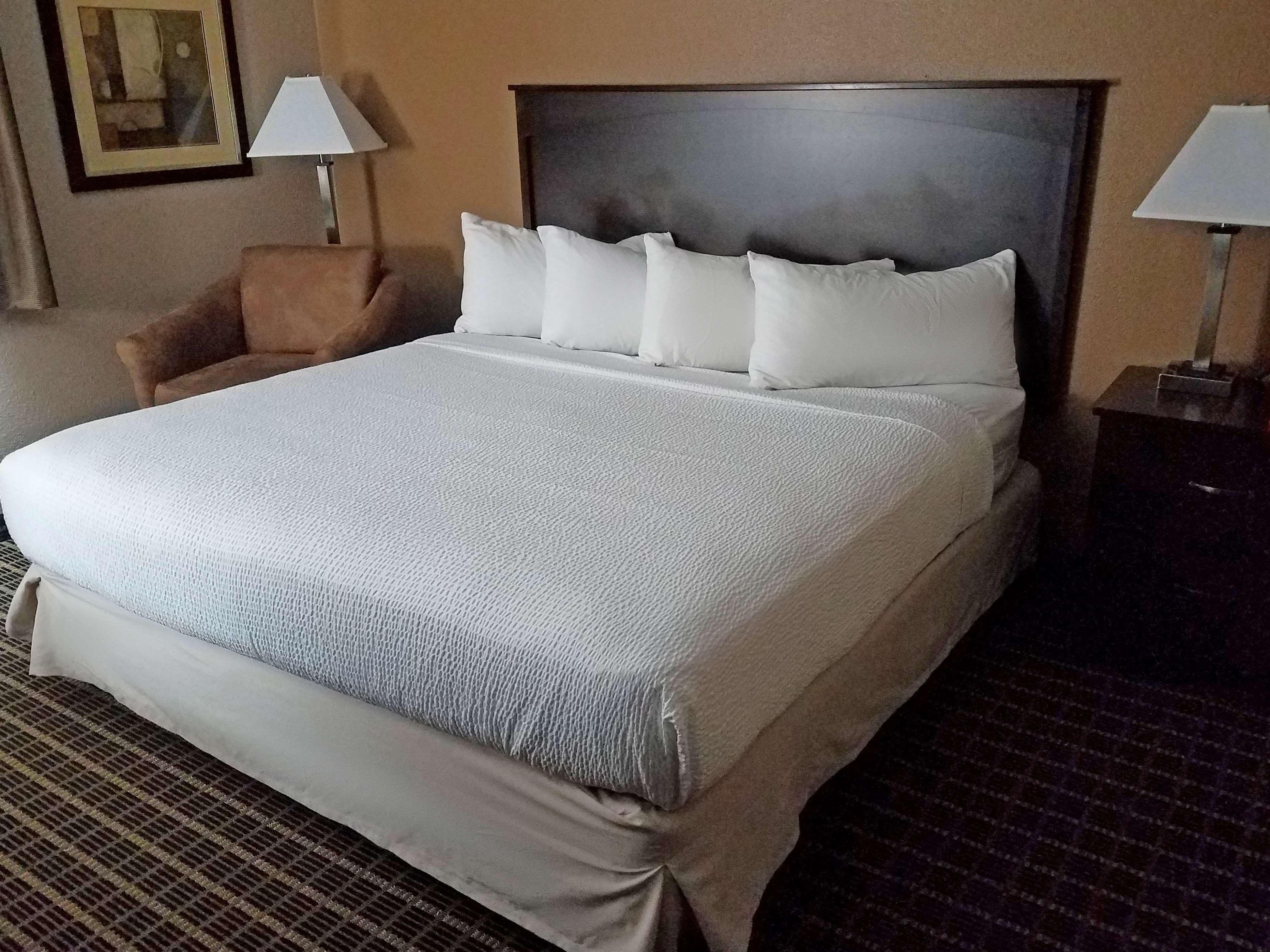 Americas Best Value Inn&Suites Bismarck Extérieur photo