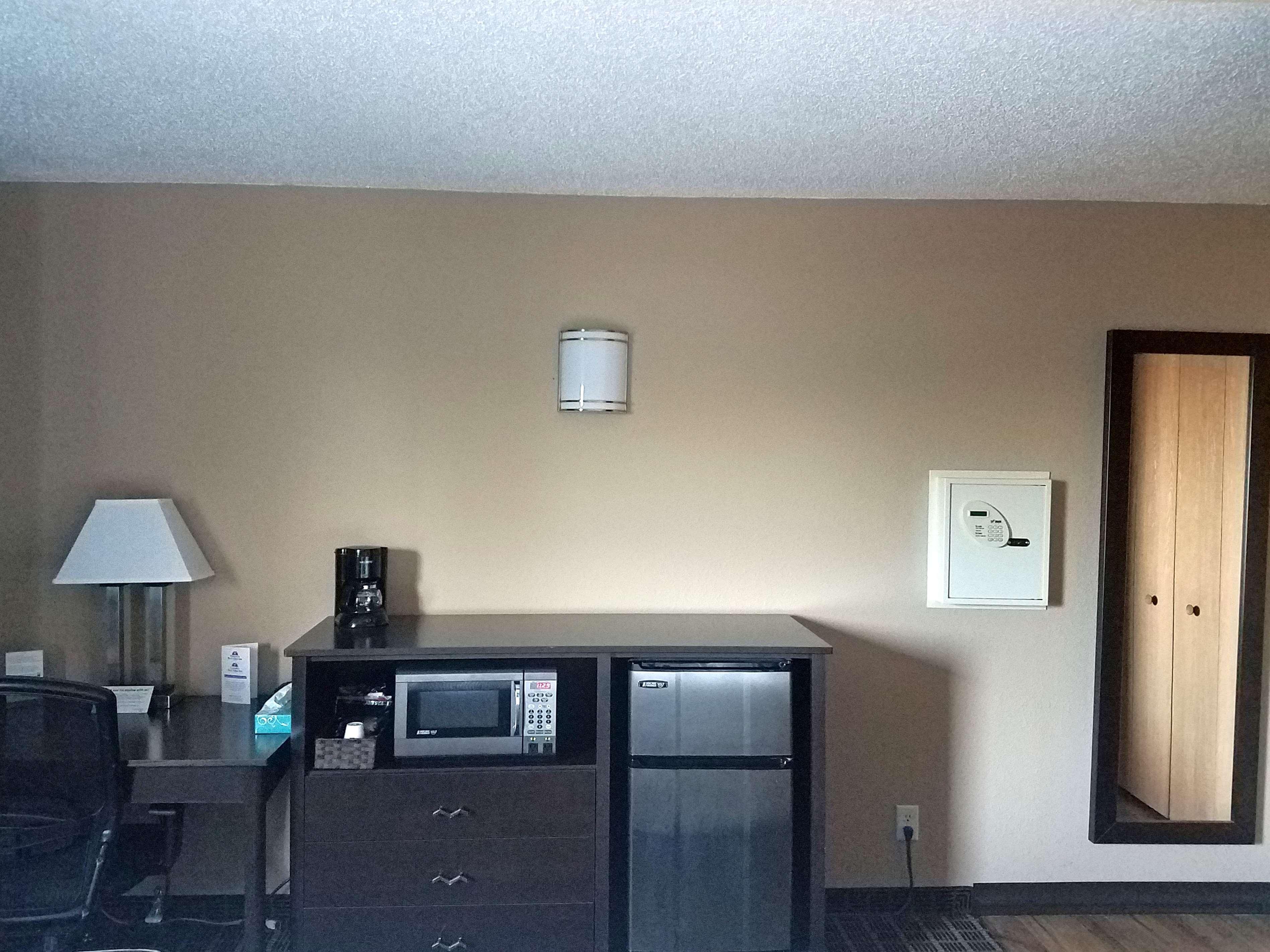 Americas Best Value Inn&Suites Bismarck Extérieur photo