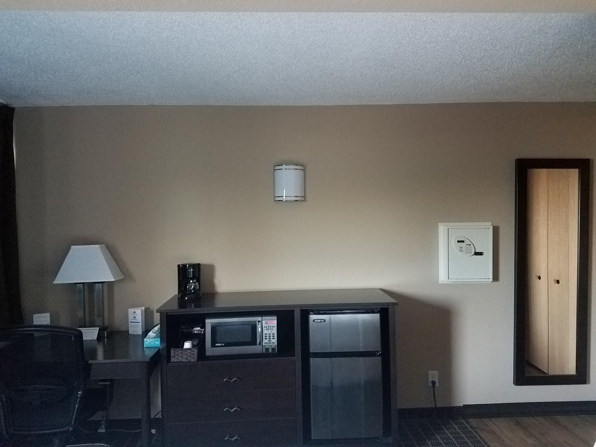 Americas Best Value Inn&Suites Bismarck Extérieur photo