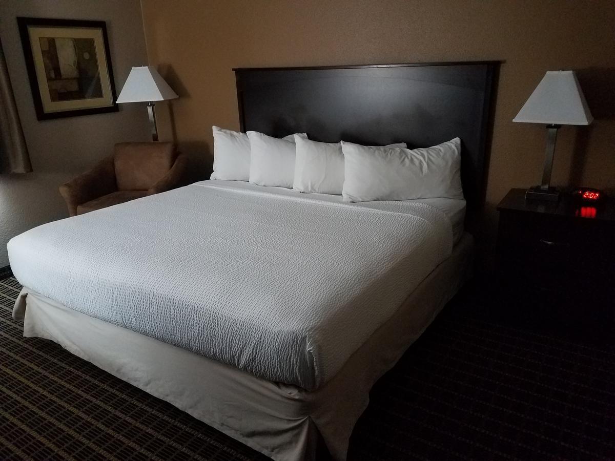 Americas Best Value Inn&Suites Bismarck Extérieur photo