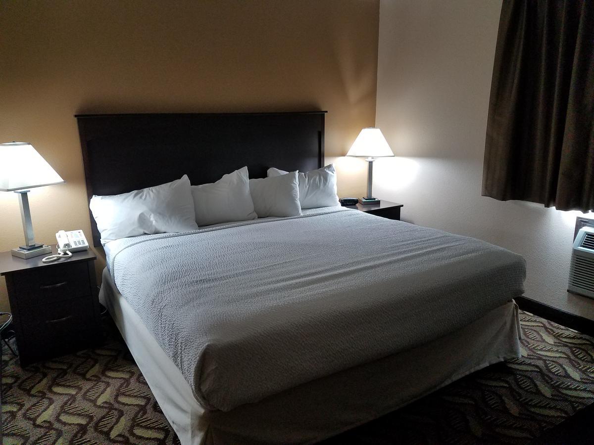 Americas Best Value Inn&Suites Bismarck Extérieur photo